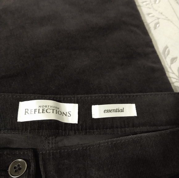 Size 16 petiteBrown Northern reflections corduroy pants - Picture 7 of 16